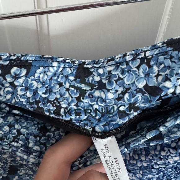 Tuckernuck Sport golf skort, size M - Picture 3 of 5